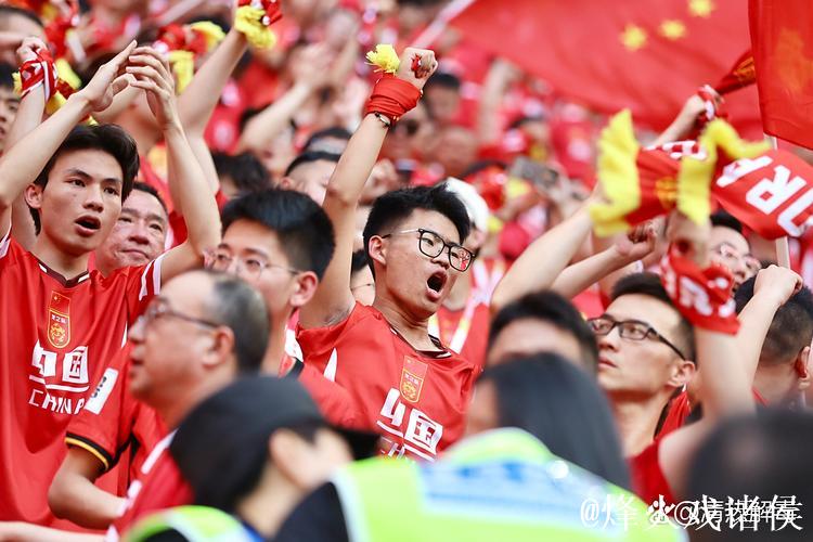 归化绝迹！中国队迎血性首胜